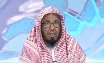 حكم مرور الطفل غير المميز بين يدي المصلي؟ .. المطلق يجيب! – فيديو