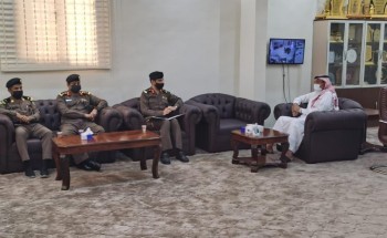 “محافظ صامطة ” يبحث مع مدير مرور جازان مواكبة التطور والتوسع العمراني