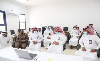 محافظ الداير بني مالك يتفقد مشاريع التعليم ويطلع على تقرير مدرستي