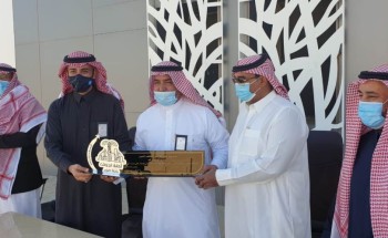 رئيس بلدية صوير يكرم الموظفين المتميزين