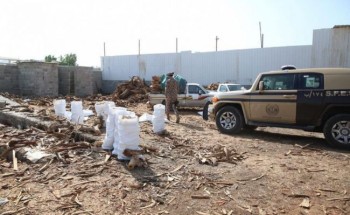 القوات الخاصة للأمن البيئي تضبط 93 طناً من الحطب المحلي المعد للبيع في مدينة الرياض
