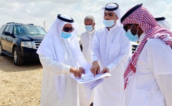 رئيس بلدية الدرب يقف على مشروع المنتزه العام