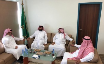 بحث سبل التعاون بين بلدي وادي الدواسر وكلية الآداب والعلوم بالمحافظة 