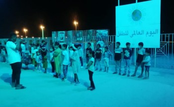 بالصور: حديقة الحد الجنوبي بمركز القفل تتزين باللون الأزرق تزامنا مع اليوم العالمي للطفل