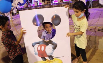 بلدية محافظة صامطة تحتفل باليوم العالمي للطفل باللون الأزرق