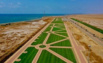 مركز عتود يشكل نقطة جذبٍ سياحي بشواطئه البكر وكثبانه الرملية