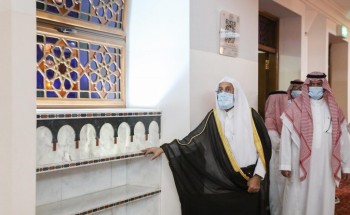 وزير الشؤون الإسلامية يتفقد مسجدي الخندق والقبلتين بالمدينة المنورة