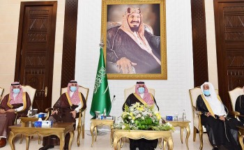 سمو أمير حائل يستقبل المواطنين والمسؤولين في جلسة سموه الاثنينية