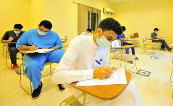 طلبة جامعة جازان يواصلون اختباراتهم النهائية