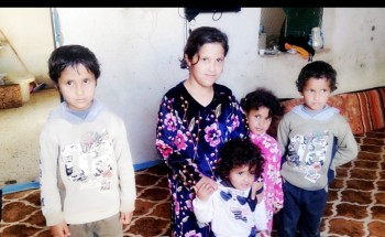 بالصور: 5 أطفال أيتام يعيشون في قرية العرادية في حائل داخل بيت شعبي لا يأويهم من الأمطار .. والشمال تناشد وزير الموارد البشرية!