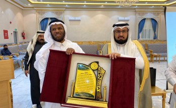 متوسطة التحفيظ وثانوية الأرقم بن أبي الأرقم بخميس مشيط يكرمان الشيخ منصور القنوي والأستاذ سلطان المساعد لتقاعدهما
