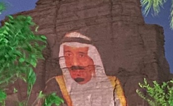 ‏شاهد: جبال الحريق تتزين بـ”صور خادم الحرمين وولي العهد” بـ”الليزر