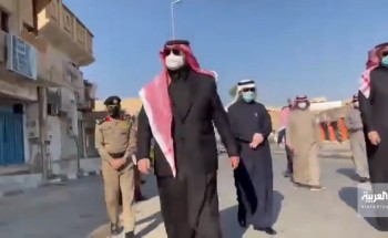 بالفيديو.. طفل يقطع جولة أمير الحدود الشمالية في رفحاء خلال تفقده السوق