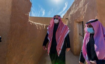 أمير منطقة الحدود الشمالية يتفقد قصر الملك عبدالعزيز التاريخي في مركز إمارة لينة – صور