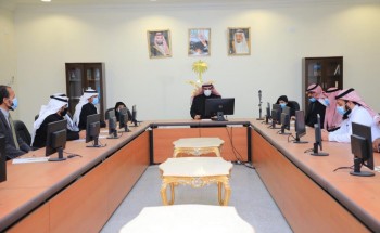 محافظ طريف يُكرِّمُ الفائزين في مسابقة (مدرستي الرقمية) على مستوى مكتب التعليم بالمحافظة