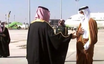 شاهد: كيف استقبل ولي العهد أمير قطر لحظة وصوله إلى العلا للمشاركة بالقمة الخليجية