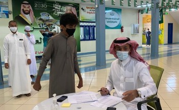 تعليم بيش يواصل ترحيل المقررات الدراسية إلى المدارس وفق الاجراءات الاحترازية