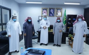 مدير مكتب تعليم بيش يتفقد سير العملية التعليمية في مدرسة مصعب بن عمير