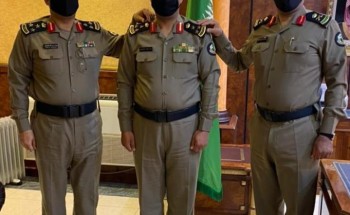 مدير شرطة منطقة تبوك يقلد عدد من الضباط ترقياتهم الجديدة