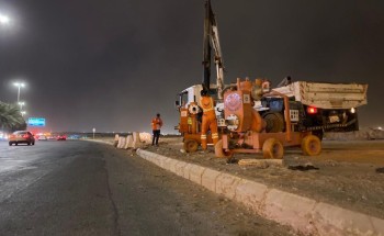 أمانة تبوك تستنفر فرقها البشرية والآلية لمواجهة أخطار الأمطار والسيول