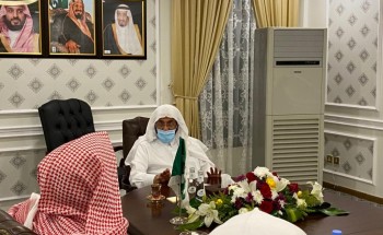 شاهد .. وزير الشؤون الإسلامية يجتمع بمدير عام فرع الوزارة بمنطقة مكة المكرمة وعدد من المسئولين