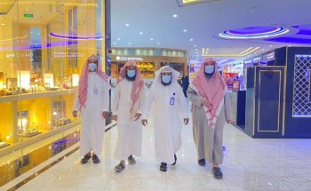 مدير عام هيئة الحدود الشمالية يقوم بجولة ميدانية على المجمعات التجارية والأسواق والمتنزهات