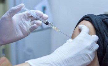 الصحة: الآثار الجانبية للقاح كورونا تظهر خلال الثلاثة أيام التي تعقب التطعيم