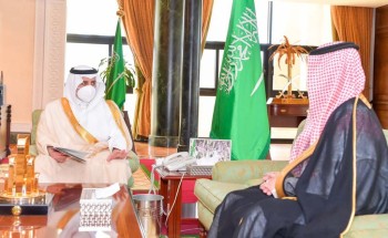 بارك سموه حصولهم على المركز الأول في الخدمات المقدمة لمرتادي المطارات بالمملكة .. أمير تبوك يستقبل مدير مطار الأمير سلطان بن عبدالعزيز