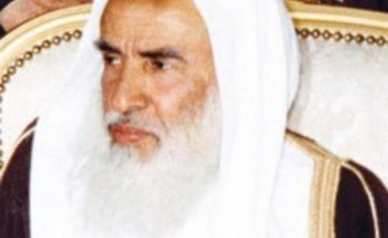 ابن الشيخ العثيمين يقترح على والده أن يلغي درس الفجر بسبب وعكة شديدة أصابته .. هكذا كان رد الأخير! – فيديو