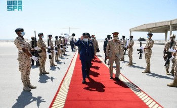 رئيس هيئة الأركان العامة يلتقي القائد العام لقوة دفاع مملكة البحرين ورئيس هيئة الأركان