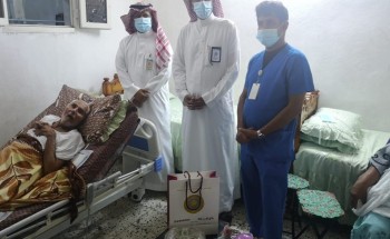صحة جازان تعايد مرضى الرعاية الصحية  المنزلية بمنازلهم