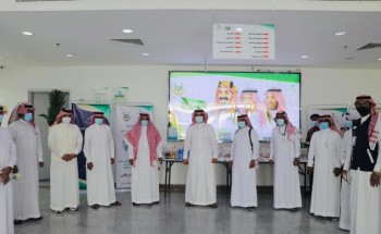 محافظ الحرث يعايد أبطال الصحة بمستشفى المحافظة
