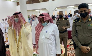 رئيس مركز الشقيري يتقدم المصلين في صلاة عيد الفطر المبارك