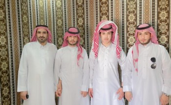 في جو أسري مختصر وبهيج .. أهالي قرية أبو رمث جنوب ”حائل” يقيمون حفل معايدة ويحتفلون بعيد الفطر المبارك