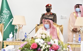 سمو أمير منطقة جازان وسمو نائبه يعايدان العاملين بمركز لقاحات كورونا بمركز الأمير سلطان الحضاري..