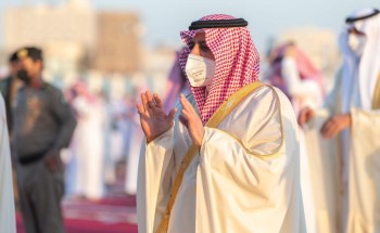 أمير منطقة تبوك يتقدم جموع المصلين لأداء صلاة عيد الفطر المبارك