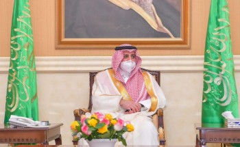 أمير منطقة تبوك يستقبل المهنئين بعيد الفطر المبارك