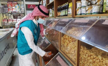 أمانة الشرقية تنفذ 1361 جولة رقابية وتغلق 6 منشآت مخالفة للإجراءات الاحترازية في الأسواق والمراكز التجارية أمس الأحد