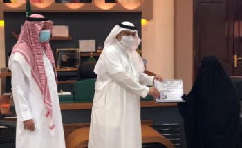 محافظ أحد المسارحة يطلع على أعمال جمعية بر المسارحة ويسلم المستفيدين قسائم استلام أجهزة  كهربائية