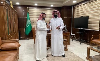 فريق “نسعدهم التطوعي” يوزع ورود لمنسوبي جامعة الحدود الشمالية