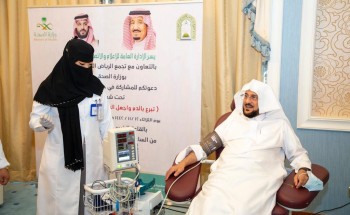 وزير الشؤون الإسلامية يدشن حملة “تبرع بالدم واجعل العالم ينبض بالحياة”