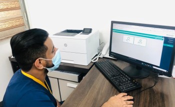 مركز لقاحات كورونا بمستشفى ضمد العام يواصل تقديم خدماته للمستفيدين