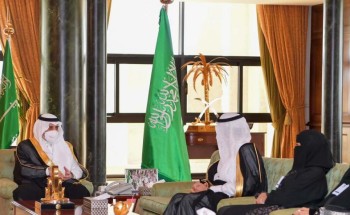 أمير تبوك يستقبل مدير فرع التجارة بالمنطقة وموظفي الفرع الحاصلين على جائزة التميز