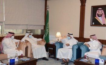 أمين الشرقية يلتقي أهالي بلدة أبو معن بالقطيف ويناقش المشاريع التنموية فيها