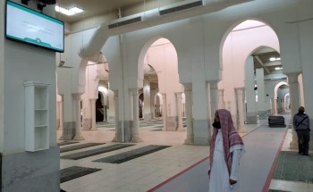 شاهد .. أمين التوعية الإسلامية في الحج والعمرة والزيارة يقف على جاهزية المنصات التوعوية بمسجد نمرة بمشعر عرفات