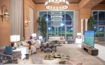 شاهد: صورة لـ”ولي العهد” والسلطان هيثم بن طارق وهما يتابعان نهائي كأس أمم أوروبا