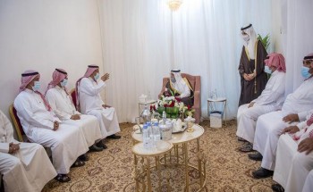أمير القصيم يعزي العتيبي بوفاة والده