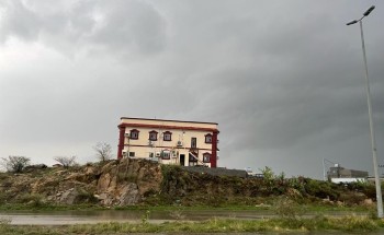 وسط أجواء طبيعية وتشكل السحب في السماء .. الشمال تتجول في منتزه الأمير محمد بن ناصر في “العارضة” بـ”جازان”