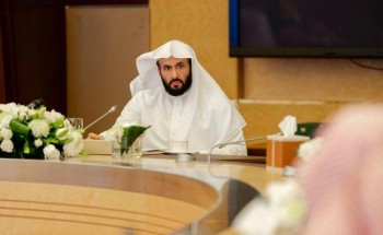 استغلوا النفوذ الوظيفي ووجود شبهة التزوير .. مصادر: وزير العدل يصدر قرار يقضي بكفّ يد (3) كُتّاب عدْل