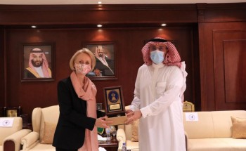 القائمة بأعمال السفارة الأمريكية لدى المملكة تزور جامعة حائل